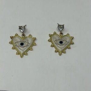 Heart earrings with Turkish eye in beige and blue with gold acrylic material